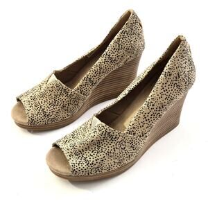 TOMS Wedge Sandals Size 9 Tan Boho Coastal Resort Minimalist Style